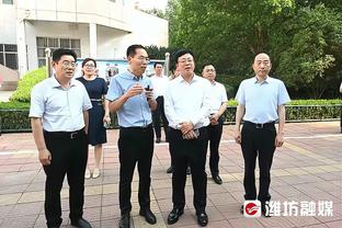 火气好旺！曾繁日附加动作推翻张春军 裁判吹罚违体犯规